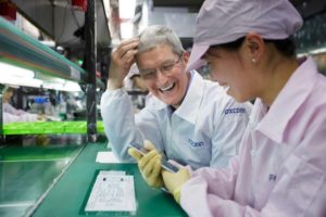 Trump Offers Apple Incentives-at-foxconn